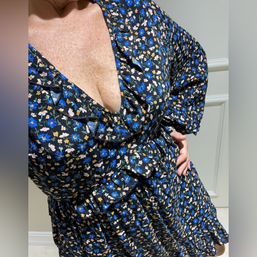 Mini floral Zara long sleeve dress. Size M.